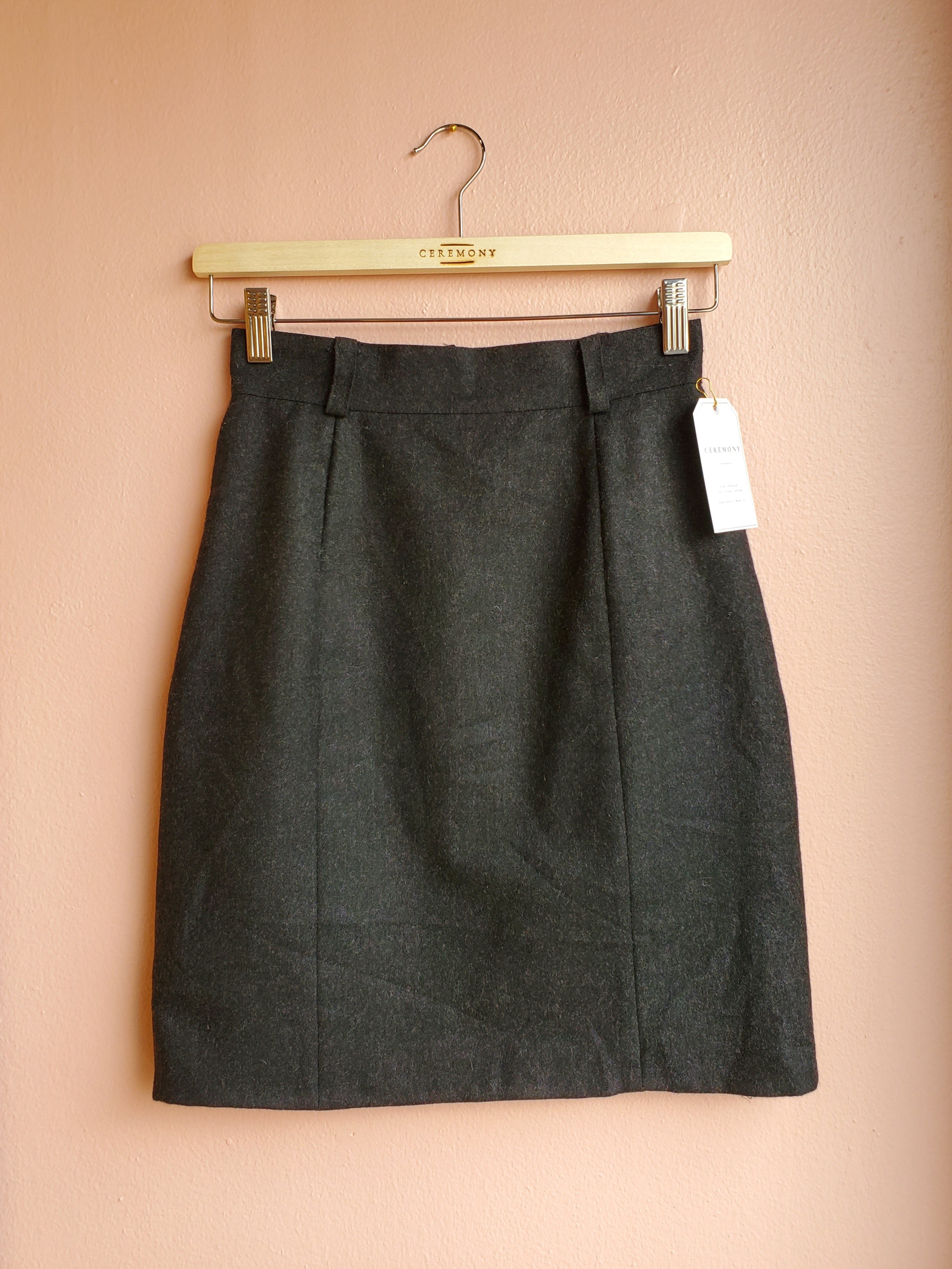 Un Jour Ailleurs Charcoal Wool Skirt / Size 36