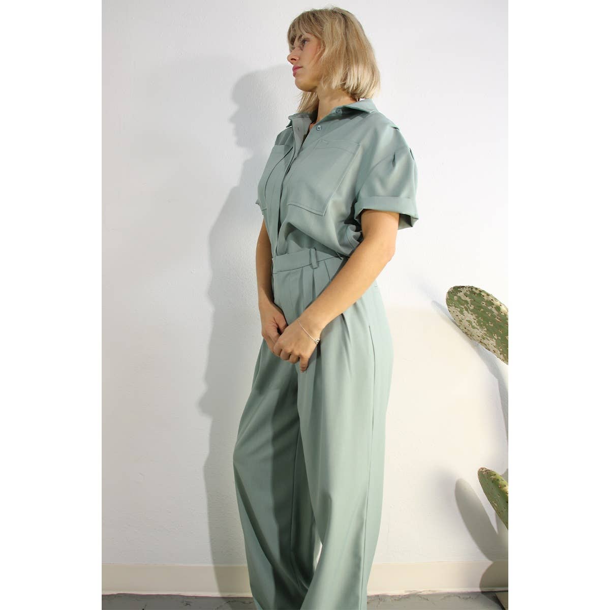 PLEATED BACK BUTTON DOWN SHIRT