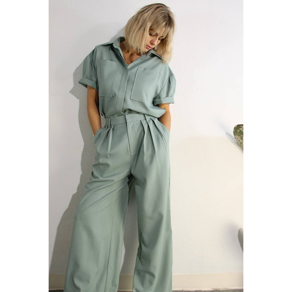 PLEATED BACK BUTTON DOWN SHIRT