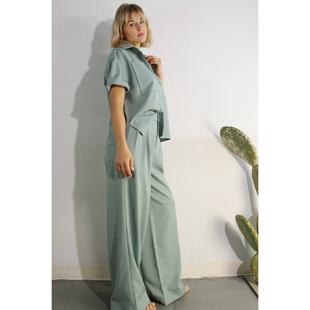 PLEATED BACK BUTTON DOWN SHIRT