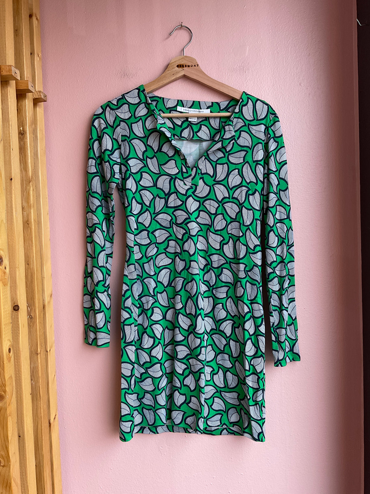 Diane Von Furstenberg Green Print Silk Mini Dress / Sz XS