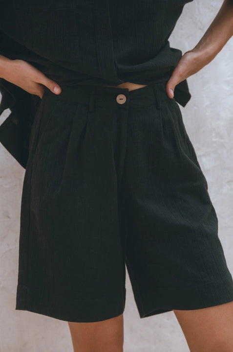 Riviera Linen Shorts in Black