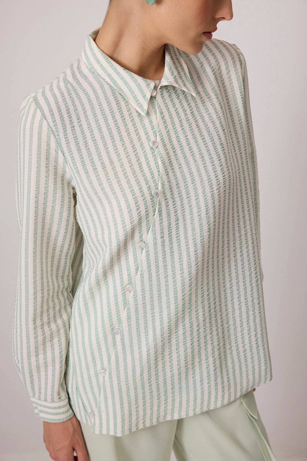 Lindsey Asymmetric Shirt / Mint