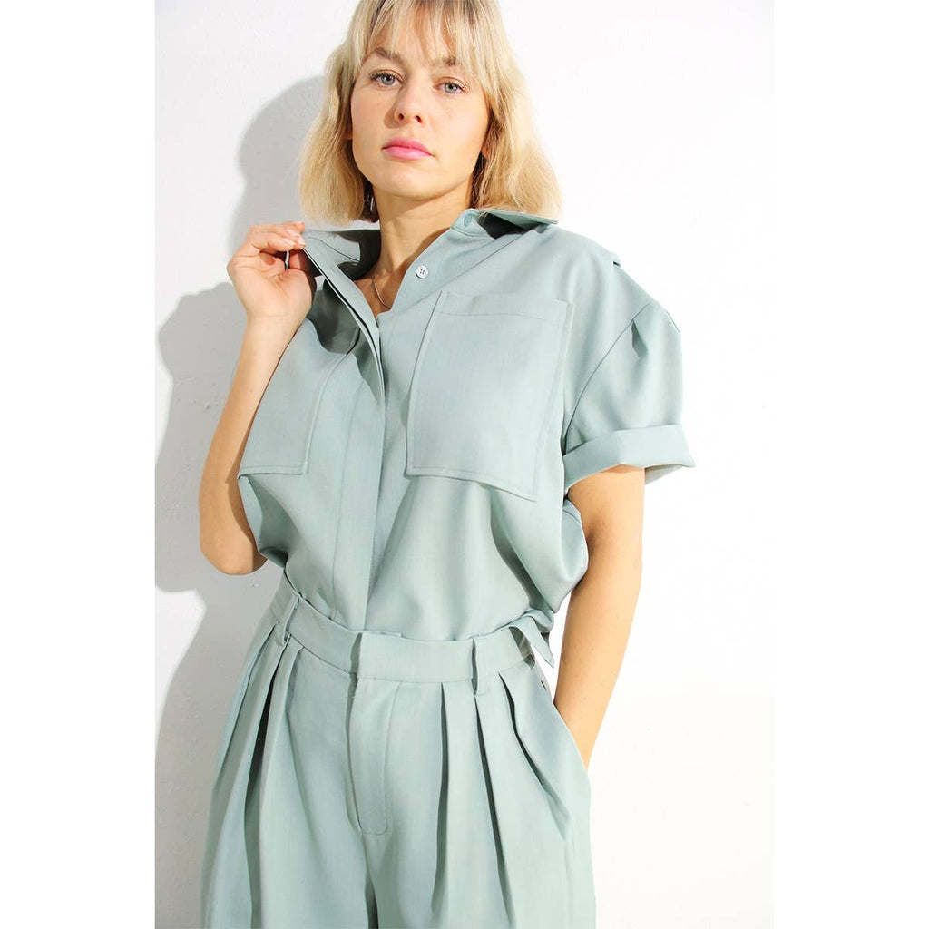 PLEATED BACK BUTTON DOWN SHIRT