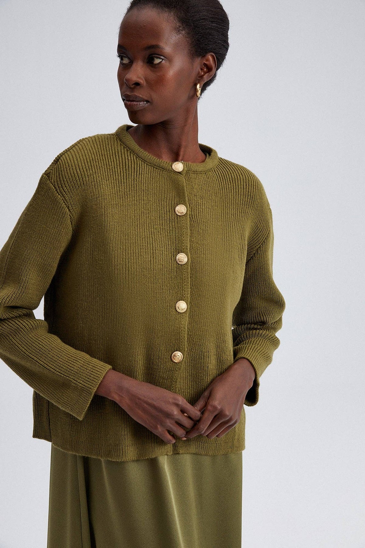 GOLD BUTTON KNIT CARDIGAN / One Size