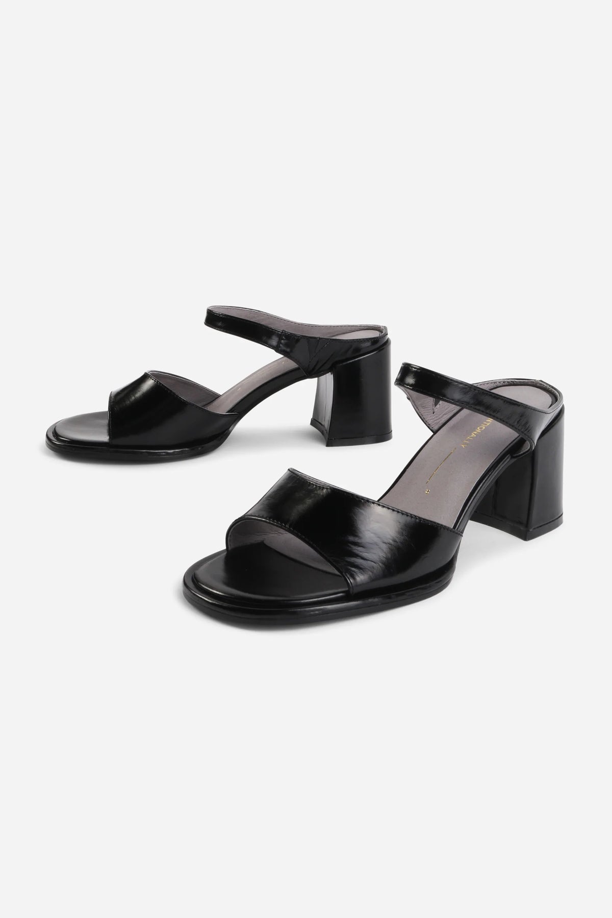 APEX BLOCK HEEL SANDAL / BLACK