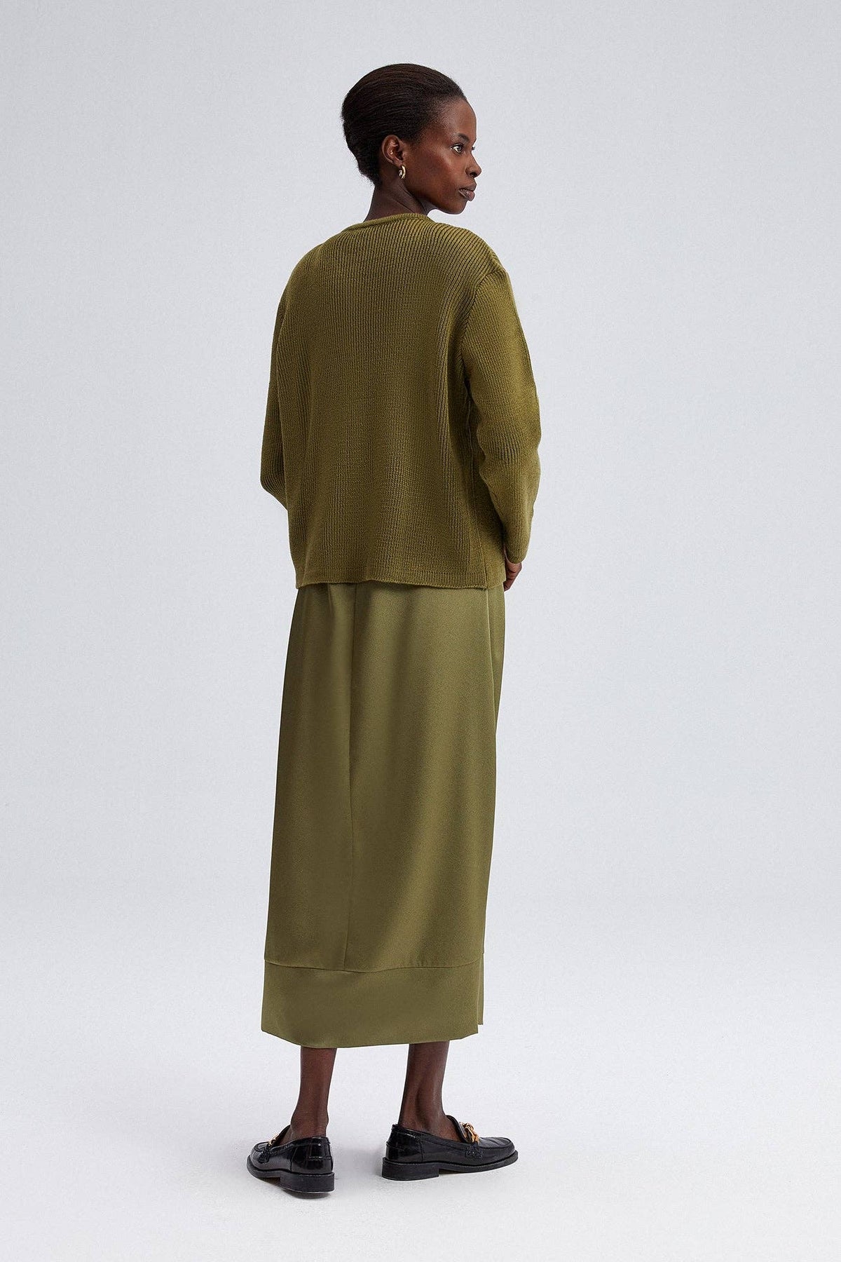 GOLD BUTTON KNIT CARDIGAN / One Size