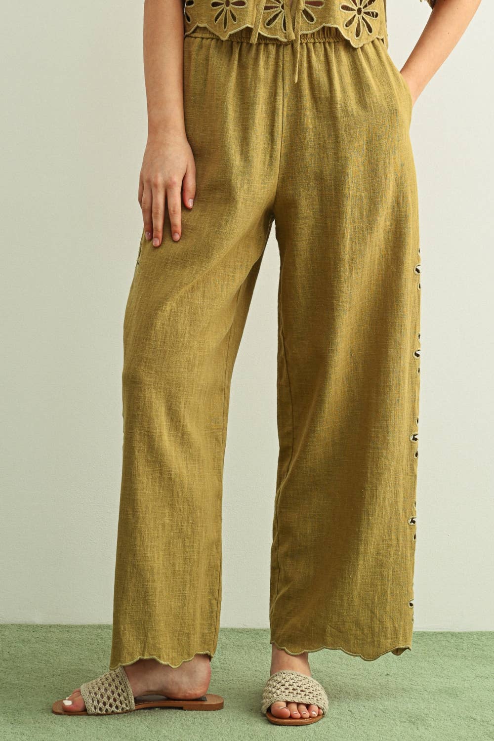 Daisy Cutout Linen Pants