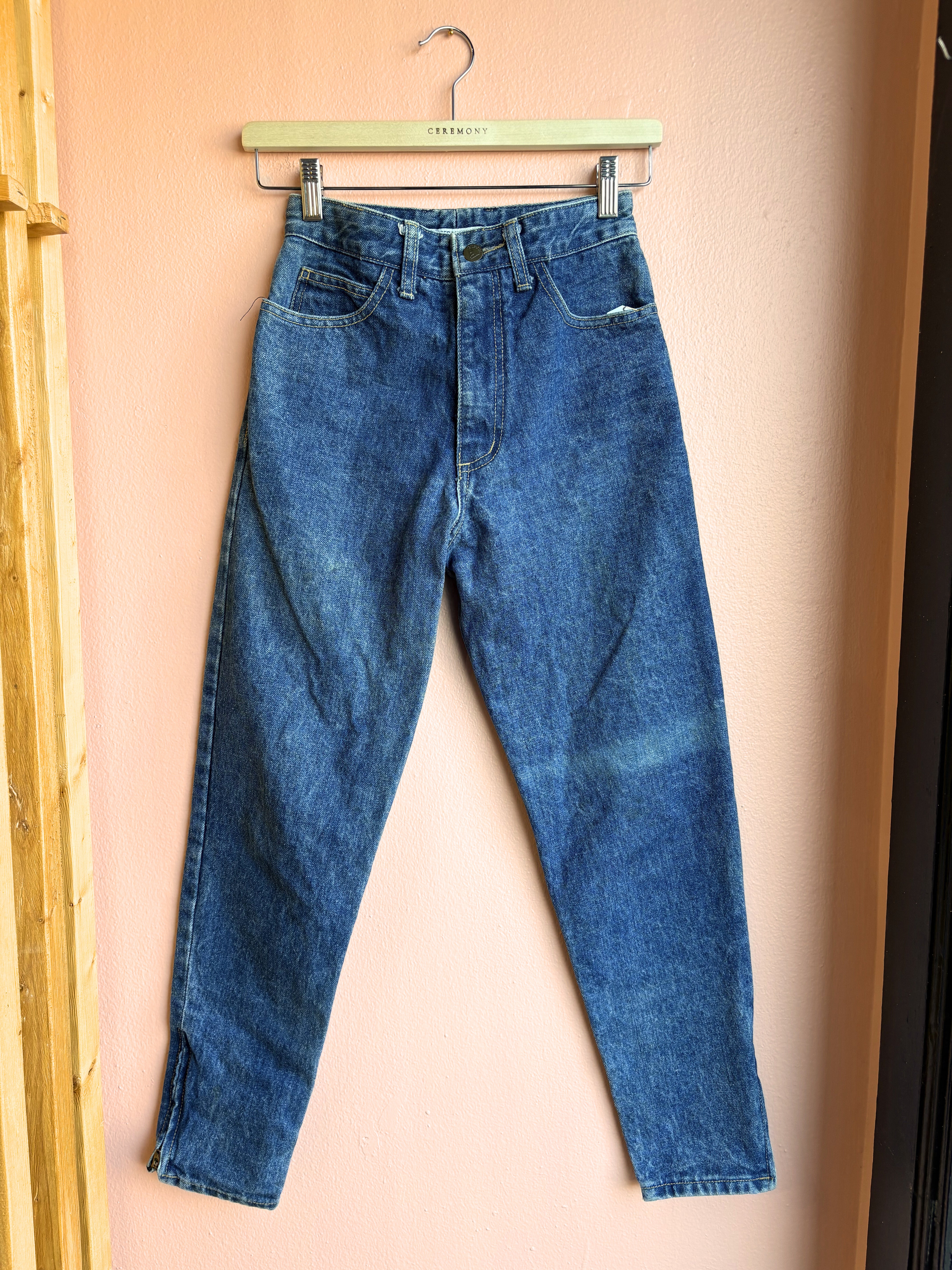 Vintage Guess Tapered Jeans / Sz 27