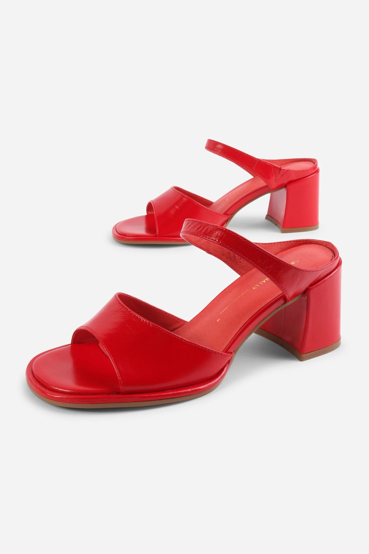 APEX BLOCK HEEL SANDAL / CHERRY