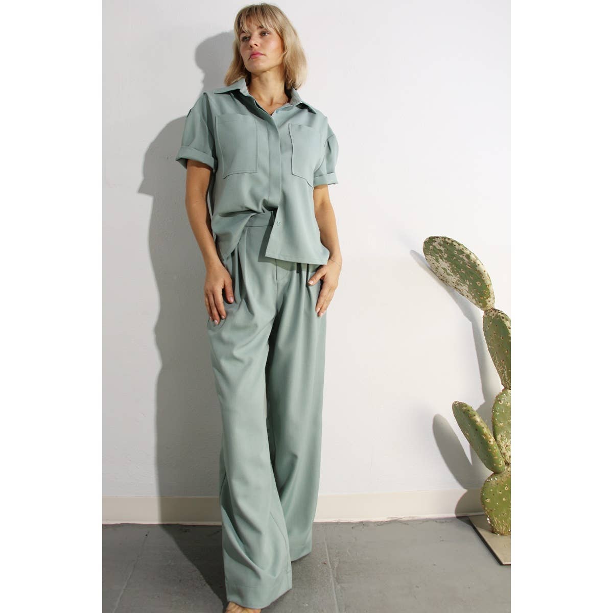 PLEATED BACK BUTTON DOWN SHIRT