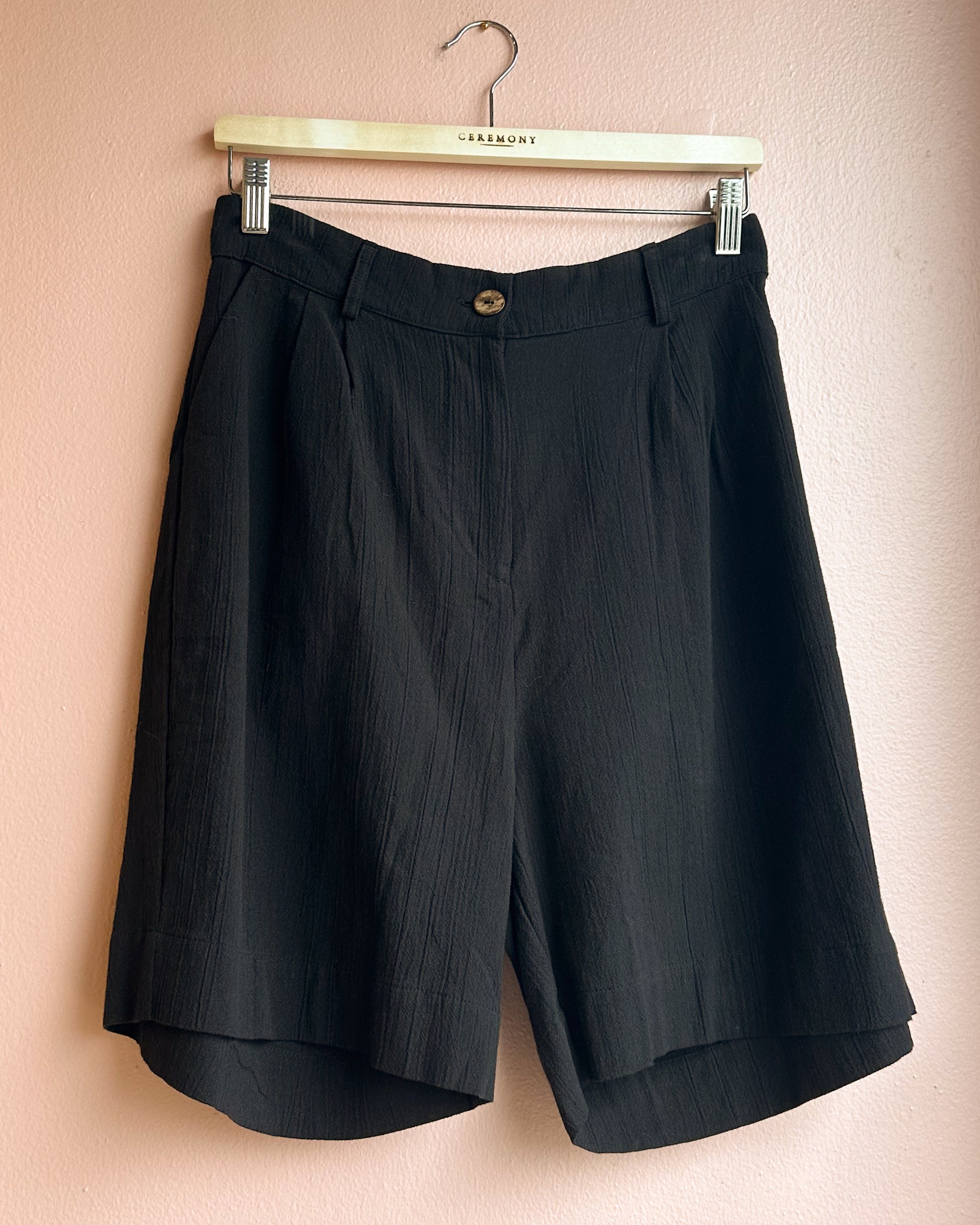 Riviera Linen Shorts in Black