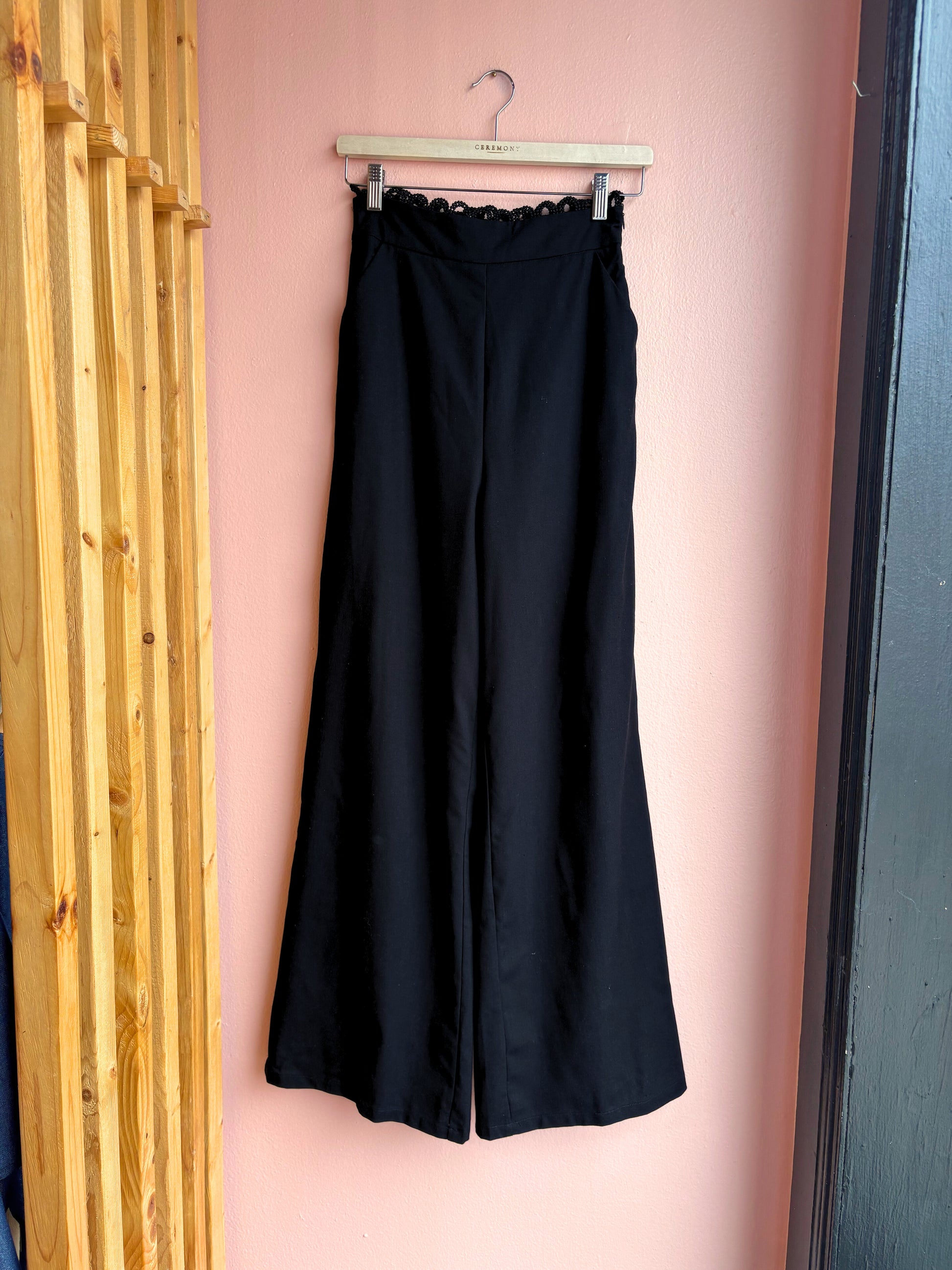 Suela Pants / Black