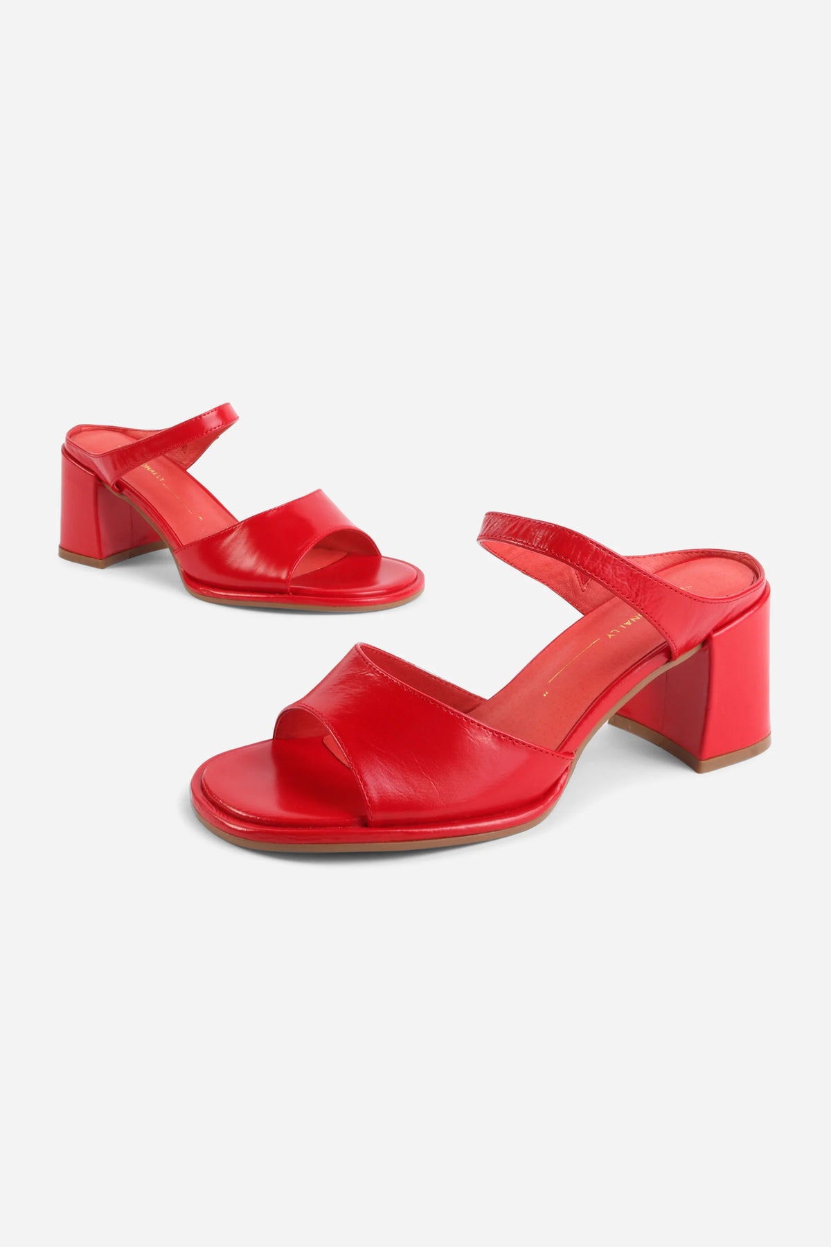 APEX BLOCK HEEL SANDAL / CHERRY