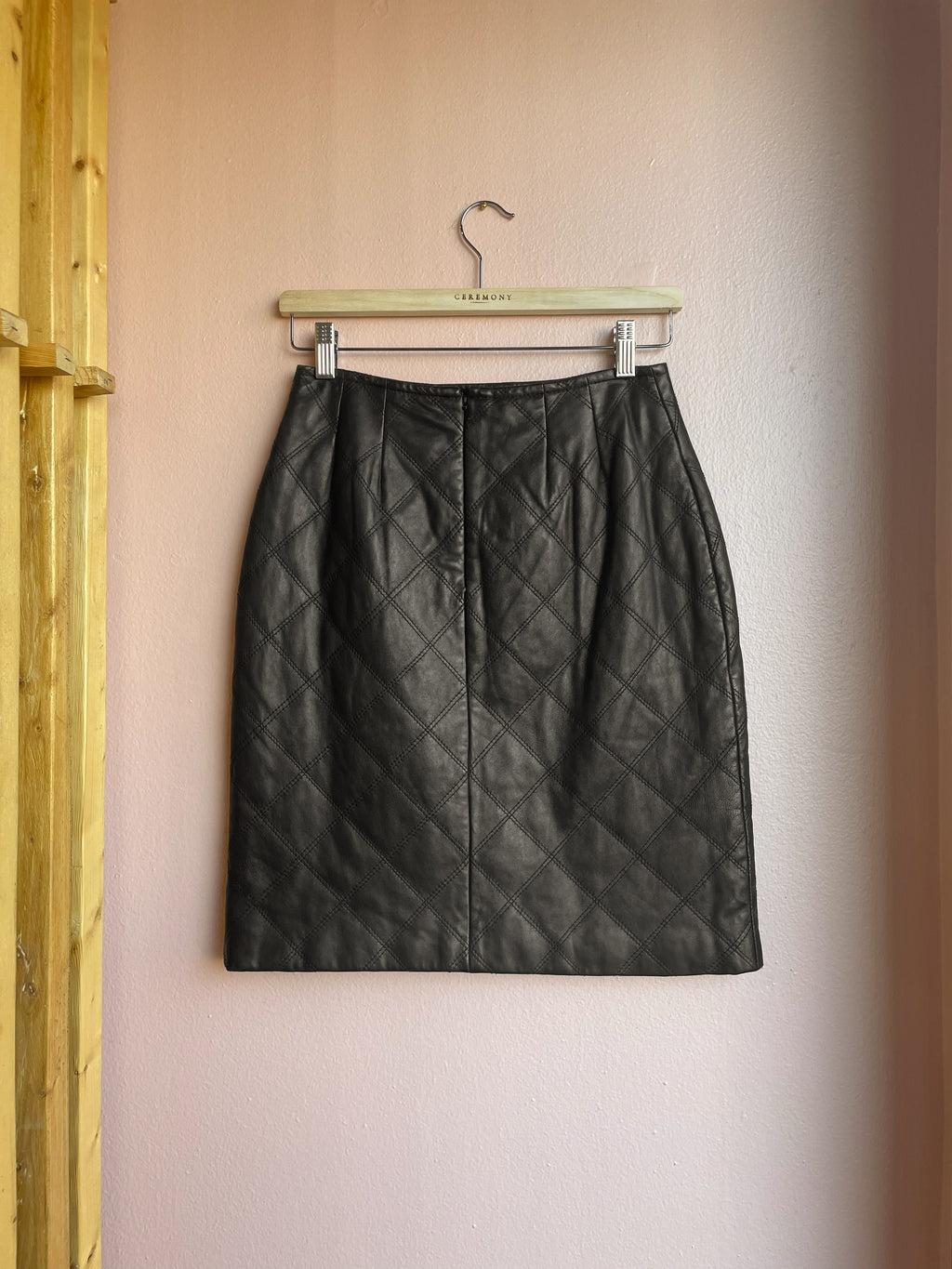 Dana Buchman Quilted Black Lambskin Skirt / Size 4