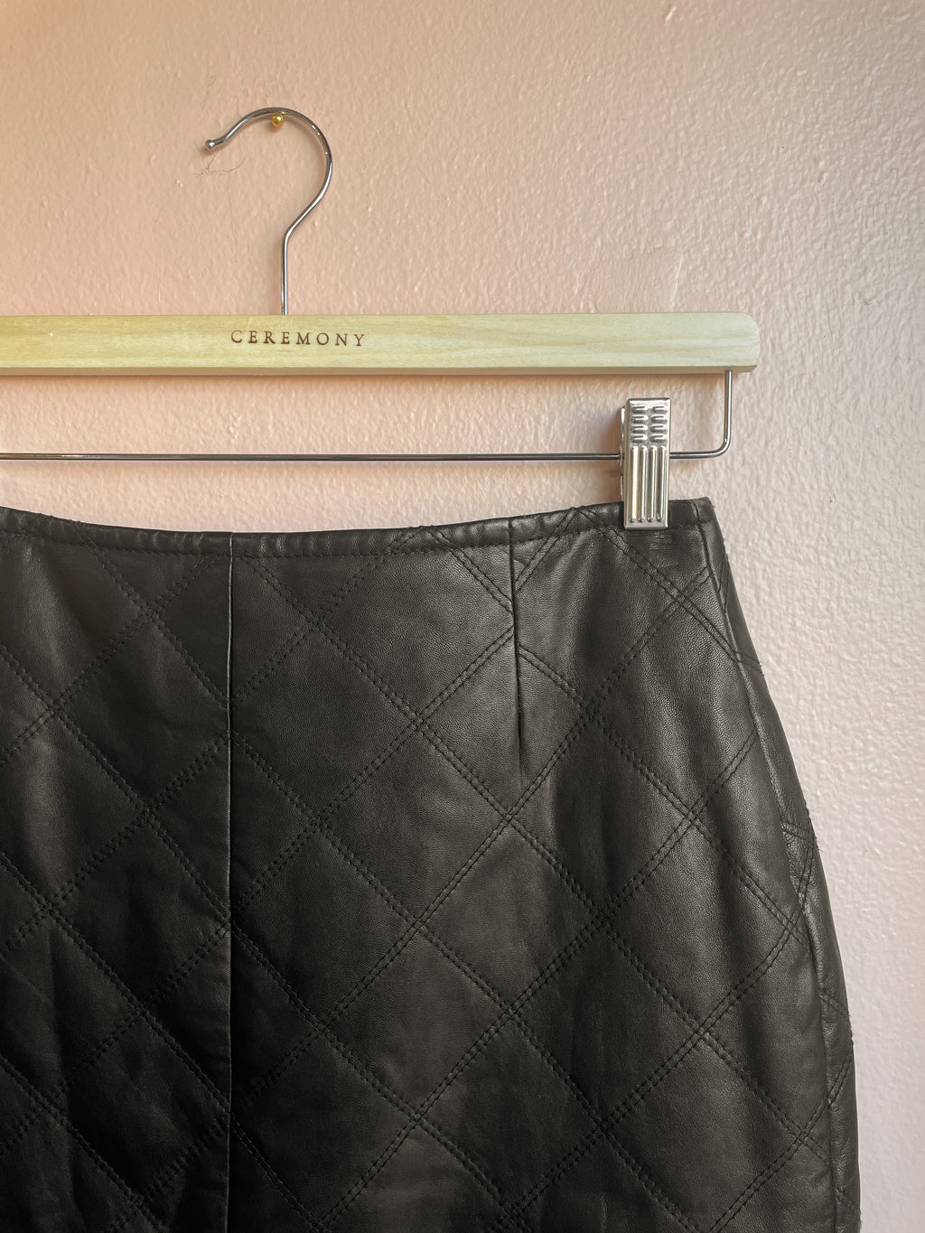 Dana Buchman Quilted Black Lambskin Skirt / Size 4
