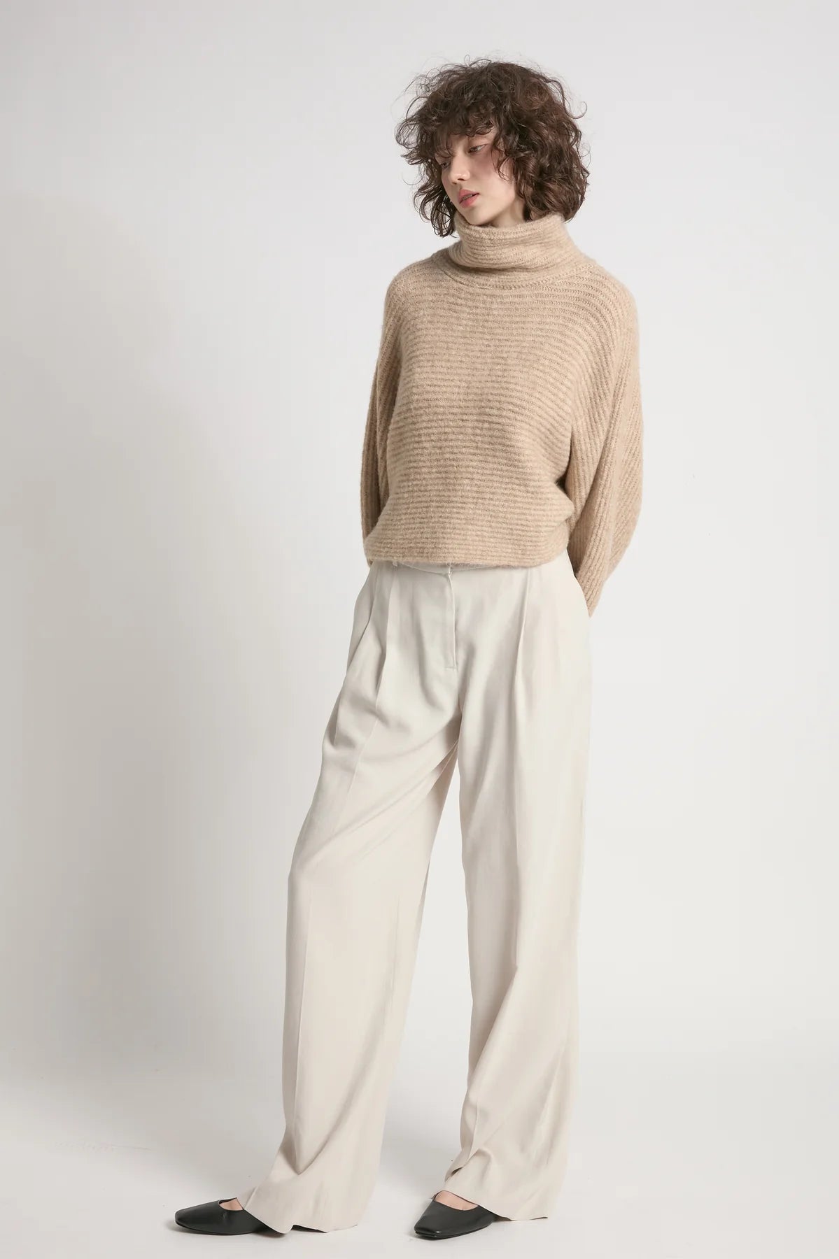 Cropped Cocoon Sweater / Sand