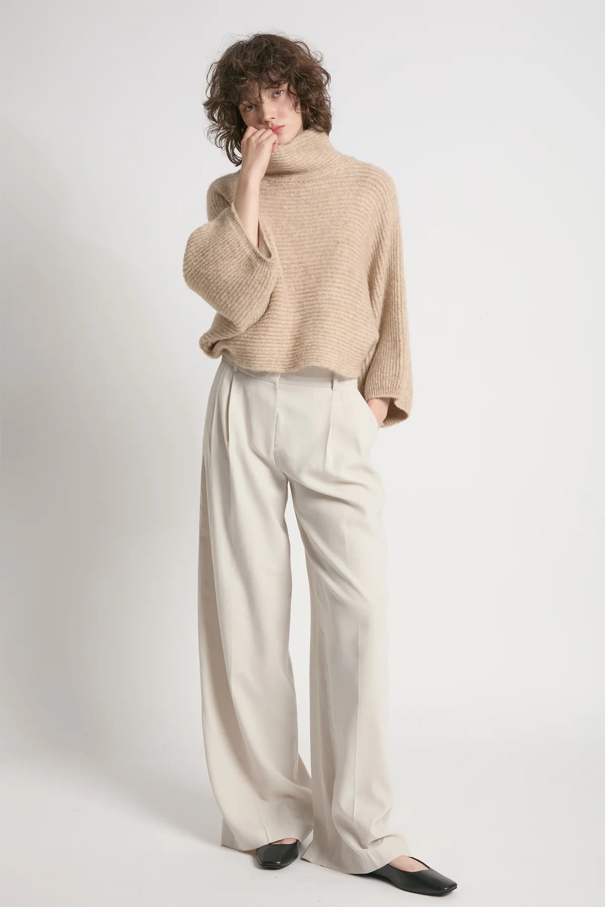 Cropped Cocoon Sweater / Sand