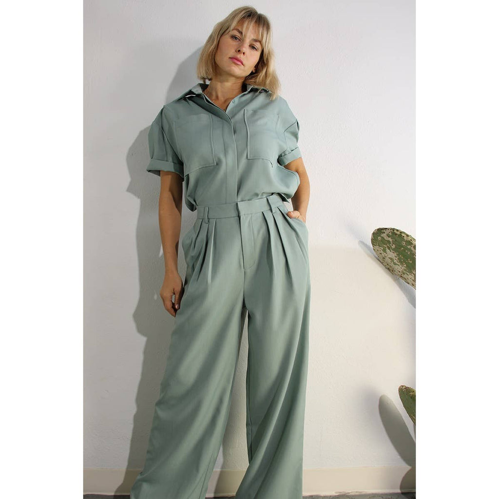 PLEATED BACK BUTTON DOWN SHIRT