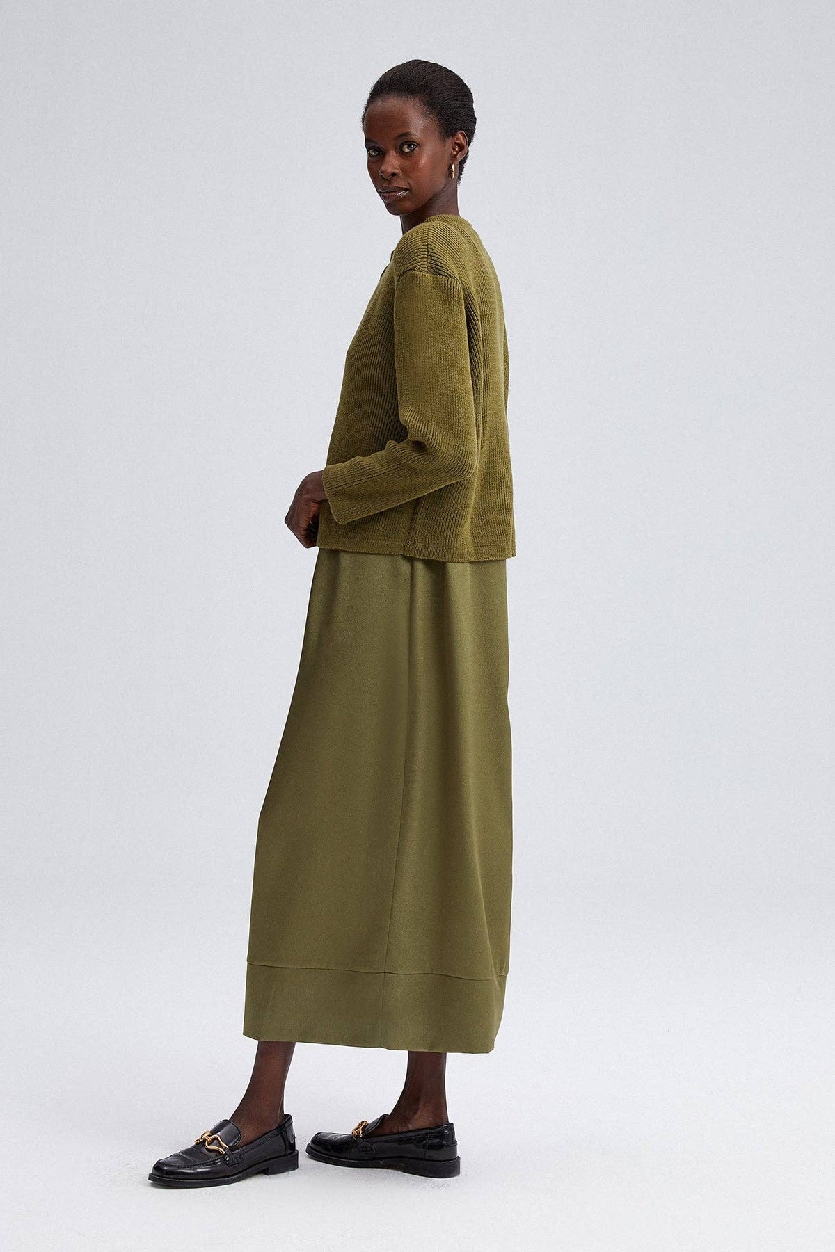 GOLD BUTTON KNIT CARDIGAN / One Size