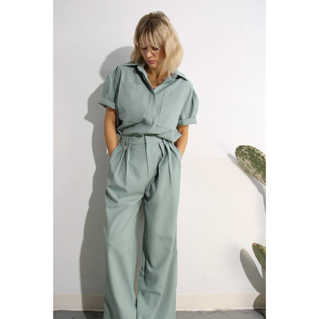 PLEATED BACK BUTTON DOWN SHIRT