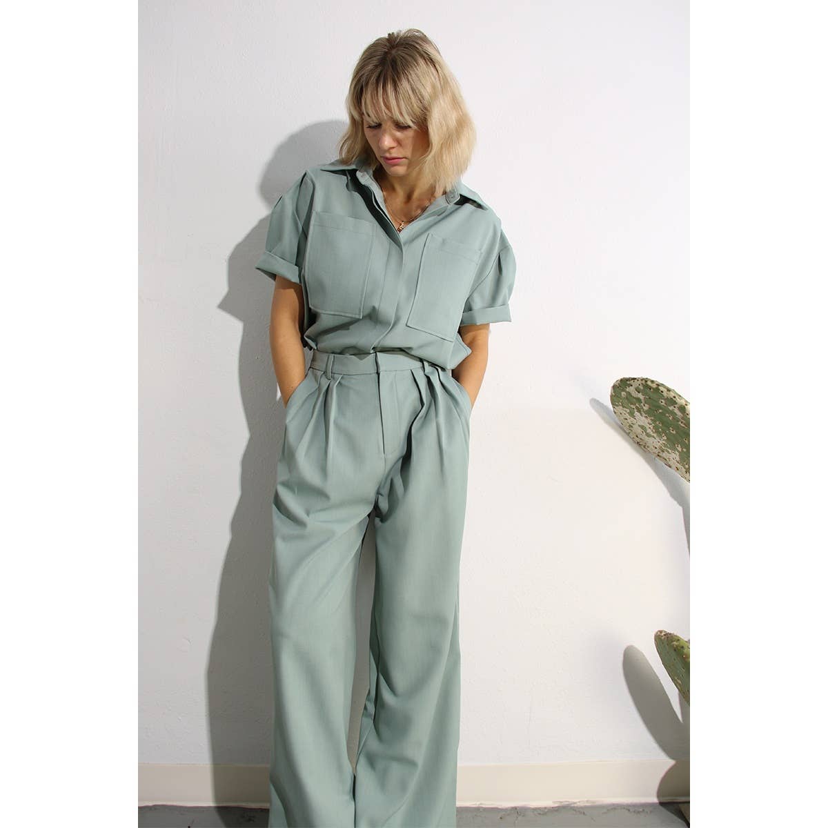 PLEATED BACK BUTTON DOWN SHIRT