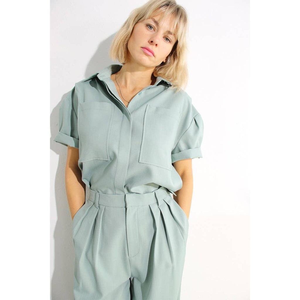 PLEATED BACK BUTTON DOWN SHIRT