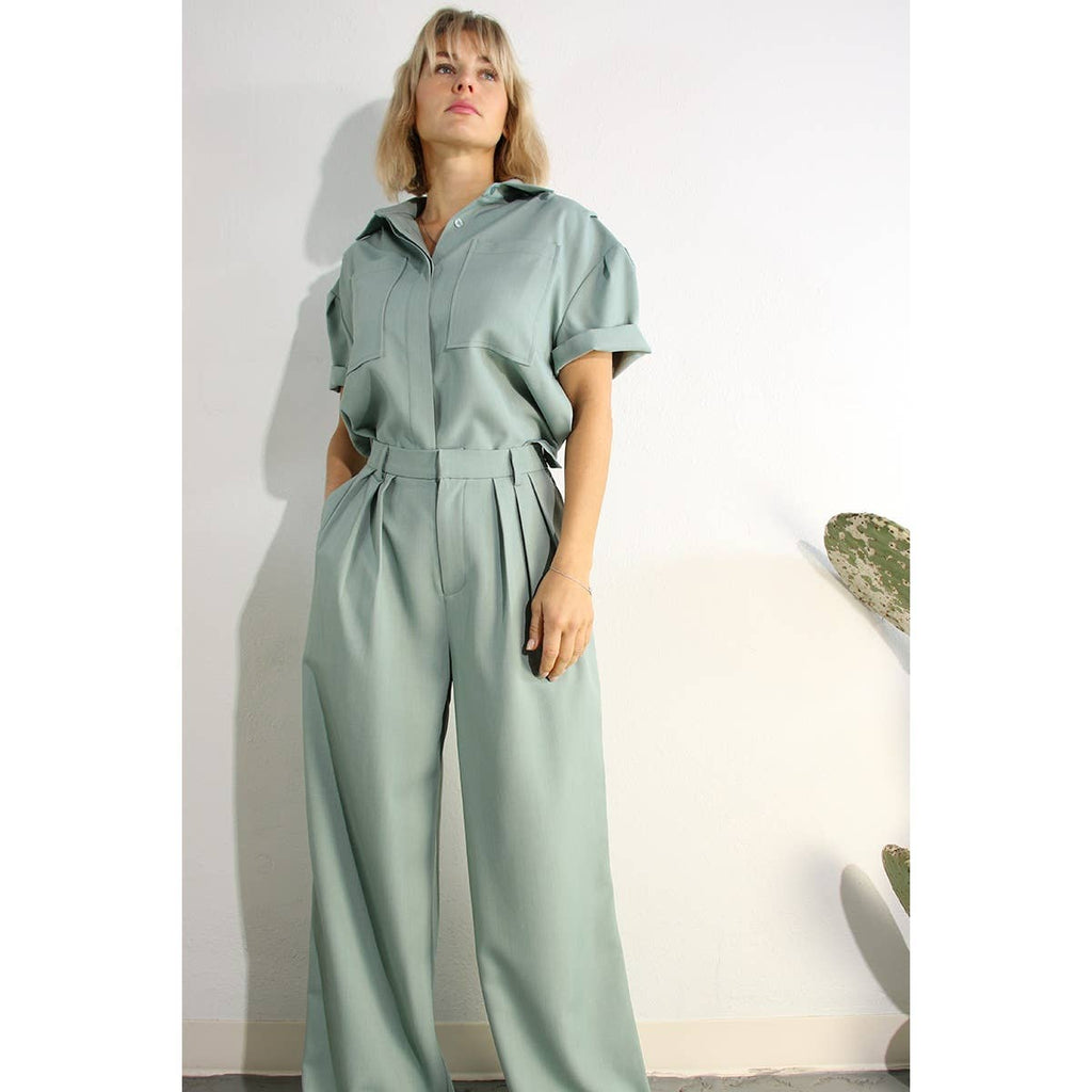 PLEATED BACK BUTTON DOWN SHIRT