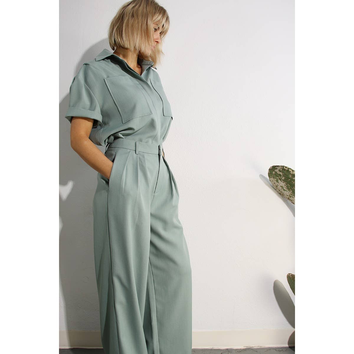 PLEATED BACK BUTTON DOWN SHIRT