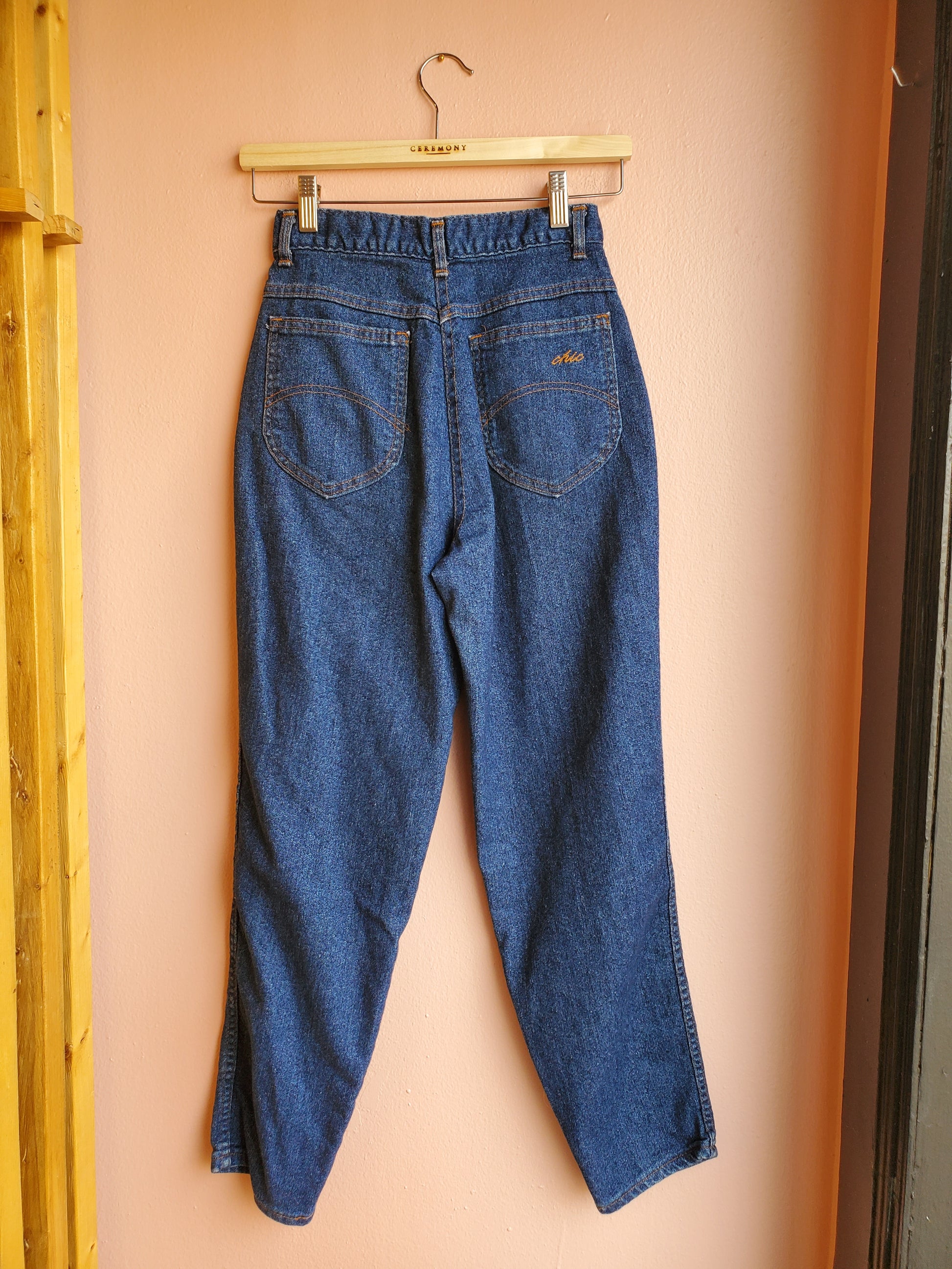 Vintage Chic Dark Wash Jeans / Sz 6P