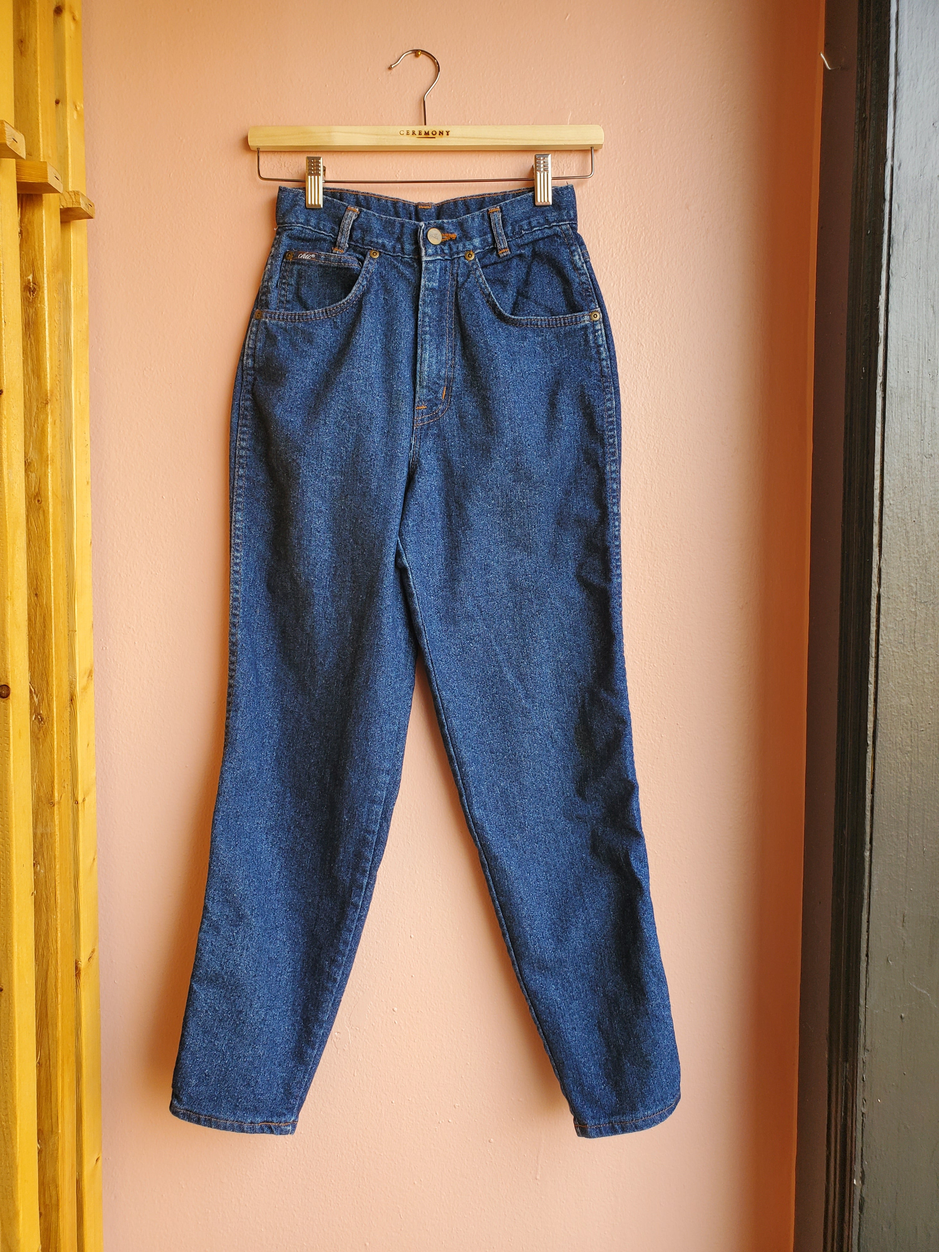 Vintage Chic Dark Wash Jeans / Sz 6P