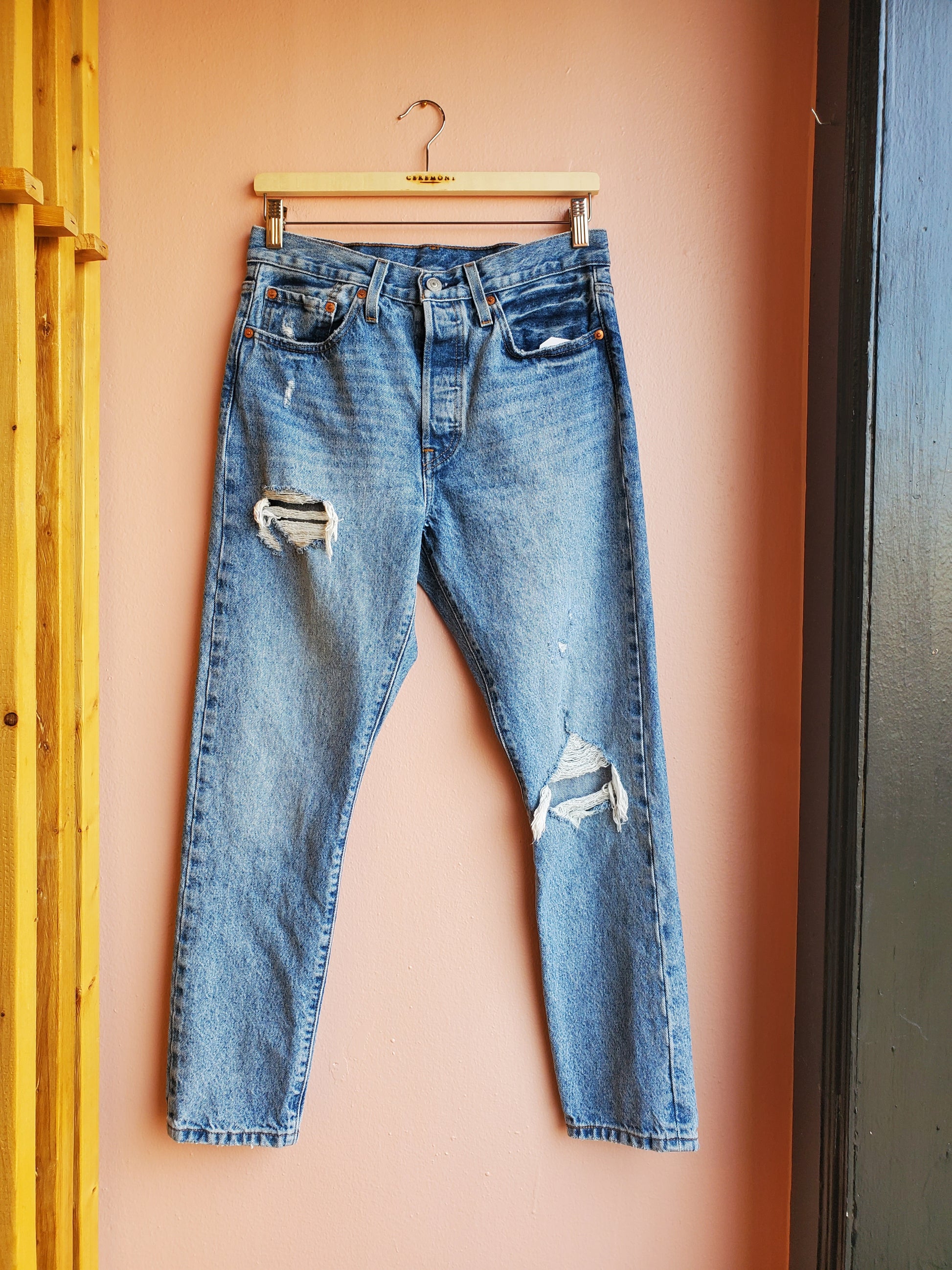 Vintage Distressed Levi 501s / Size 28