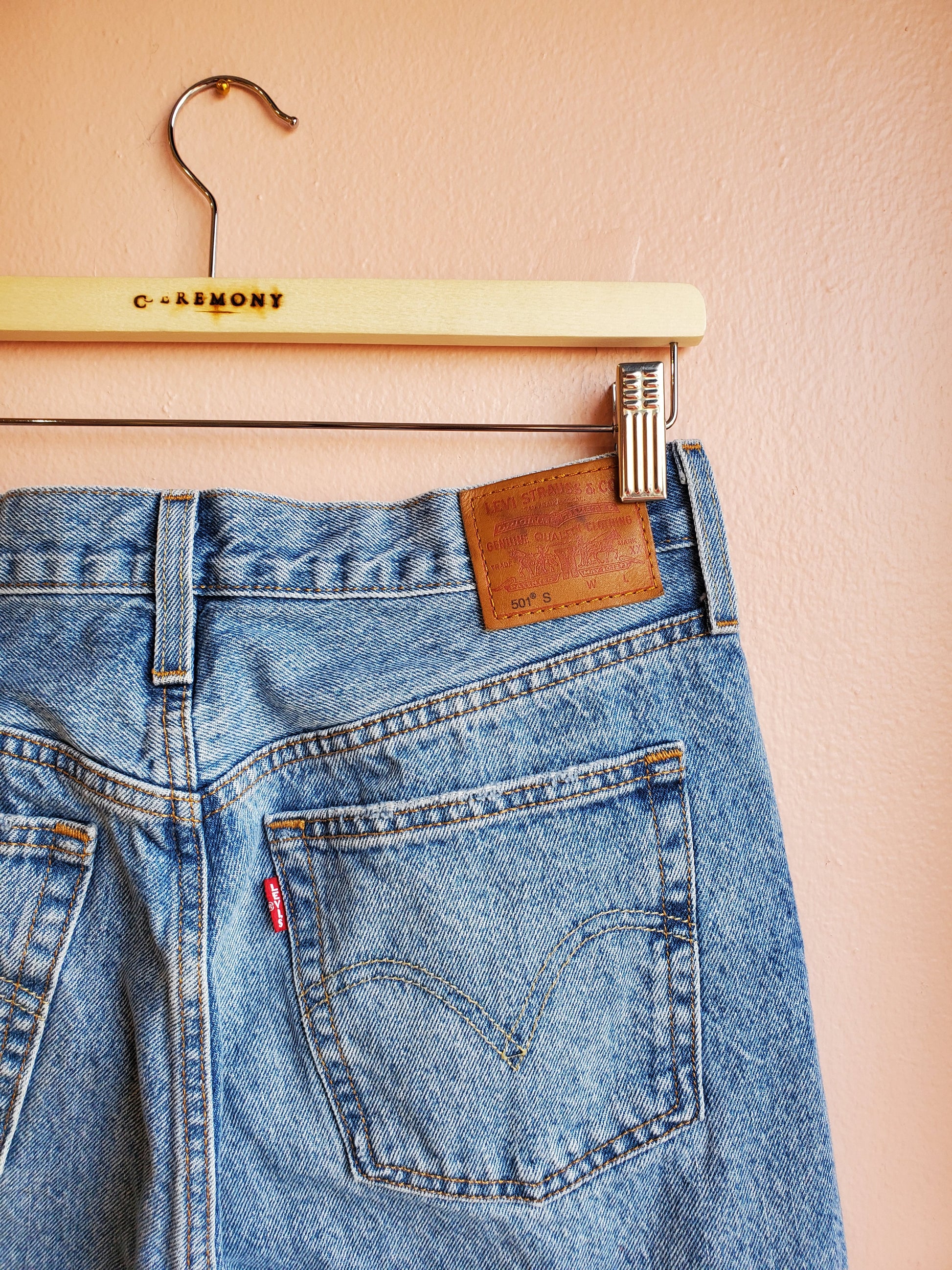 Vintage Distressed Levi 501s / Size 28