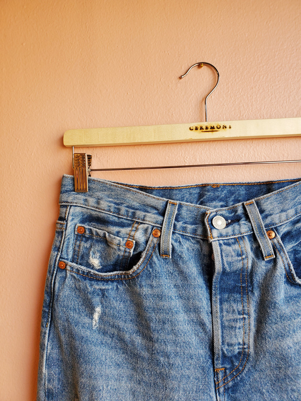 Vintage Distressed Levi 501s / Size 28