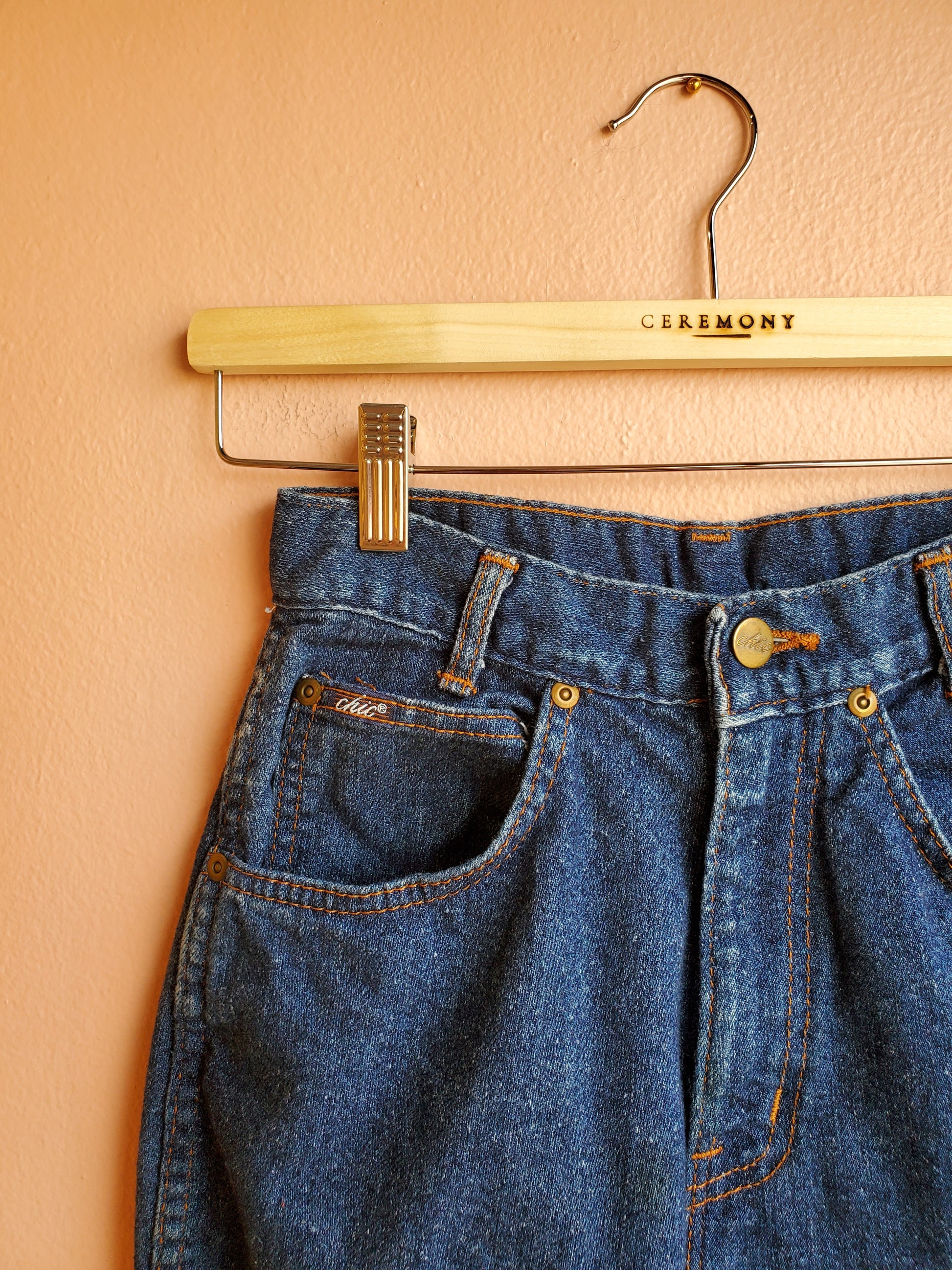 Vintage Chic Dark Wash Jeans / Sz 6P